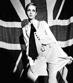 Premium Rates Apply. Minimum rate $500 USD. ***MANDATORY CREDIT Terence Donovan Archive/Getty Images*** British model Twiggy posing in front of Union Jack flag, 1966. (Photo by Terence Donovan Archive/Getty Images)